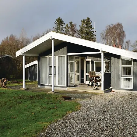 Three-bedroom Holiday In Juelsminde 度假居 *