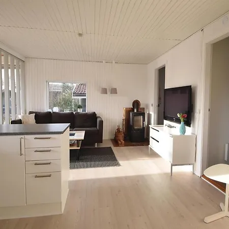 Three-bedroom Holiday In Juelsminde 度假居