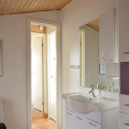 Three-bedroom Holiday In Juelsminde 度假居 尤尔斯明讷